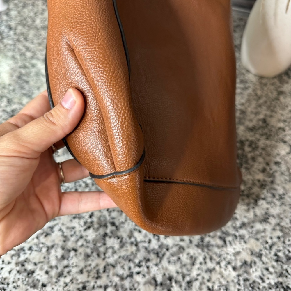 Calvin Klein Women's Elegant Brown Leather Shoulder Bag - Picture 3 of 12